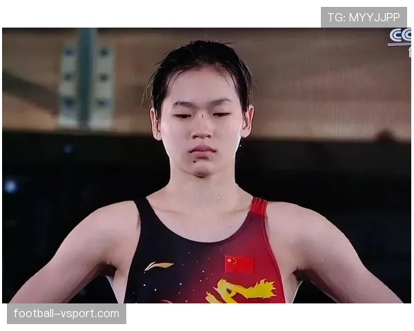 全红婵回家路上还在啃苹果，这届顶流冠军怎么连零食都省着吃？